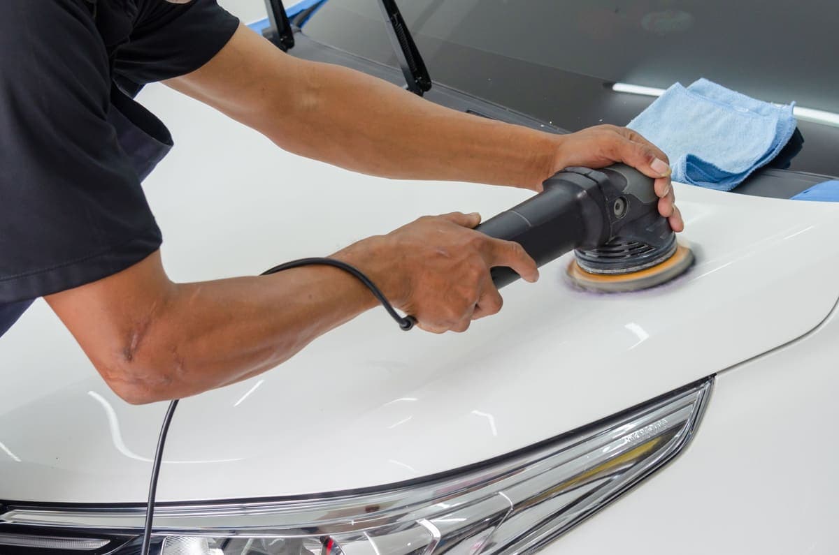 Machine polishing a white bonnet